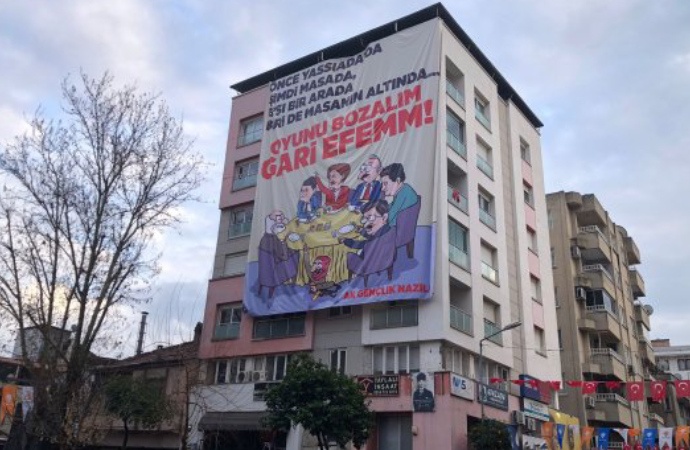 CHP’den AKP’nin provokatif pankartına suç duyurusu