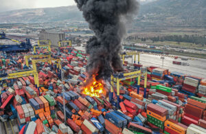 İskenderun Limanı’nda depremin ardından yangın çıktı