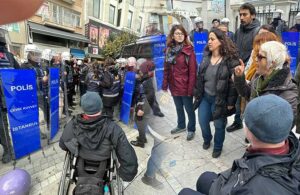 Uzaktan eğitim kararını protesto eden öğrencilere polis müdahalesi