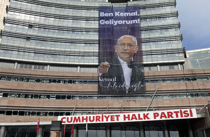 CHP Genel Merkezi’nde yeni afiş! “Ben Kemal, geliyorum”