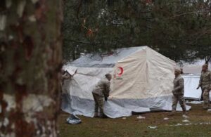 Kızılay deprem bölgesine çadırı ikinci günde kurabildi