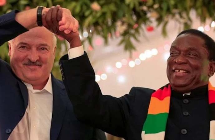 Zimbabve Devlet Başkanı Mnangagwa, Lukaşenko’ya ölü ayı hediye etti
