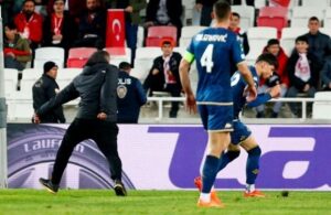 Sivas’ta bir holigan Fiorentinalı oyuncuya saldırdı!