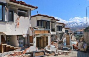 Milyonluk villalar depremde paramparça oldu