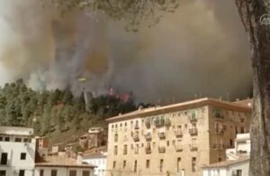 İspanya’da orman yangını yerleşim yerlerine ilerledi! Binlerce kişi evlerine dönemiyor