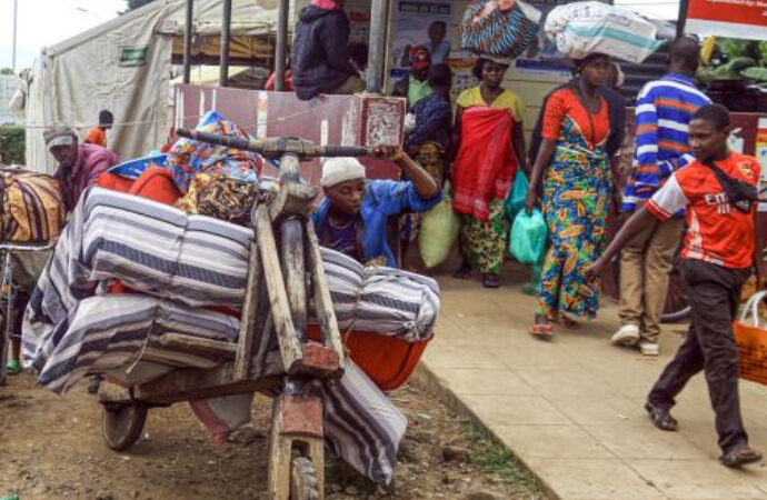 Yüzlerce Ugandalı ‘kıyamet kopacak’ korkusuyla Etiyopya’ya kaçtı