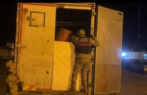 Jandarmanın durduğu kamyondan 60 kaçak Afgan çıktı