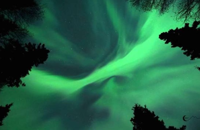 Kuzey ışıkları geceyi yeşile boyadı! İşte büyülü manzaranın bilimsel açıklaması
