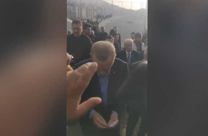 Erdoğan, bu kez de depremzedelere para dağıttı