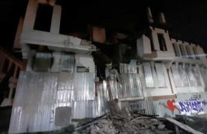 İstanbul’da üç katlı bina çöktü