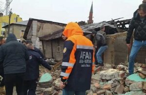 Bolu’da iki kişi çöken evin enkazının altında kaldı