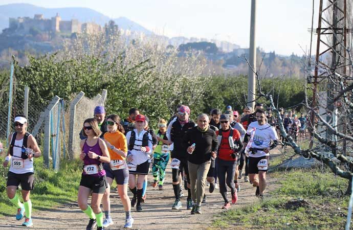 Efes Ultra Maraton koşuldu: Sporcular depremzedeleri unutmadı…