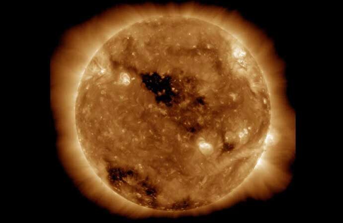 Güneş’te yeni delik tespit edildi! 20 dünya büyüklüğünde