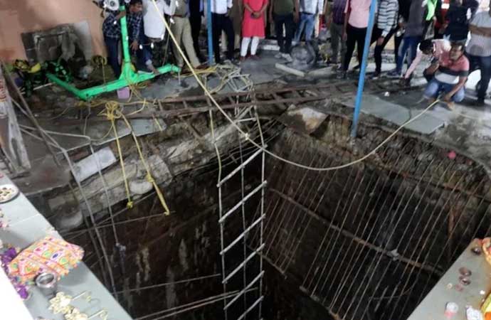 Hindistan’ta tapınağın çatısı çöktü! Onlarca kişi hayatını kaybetti