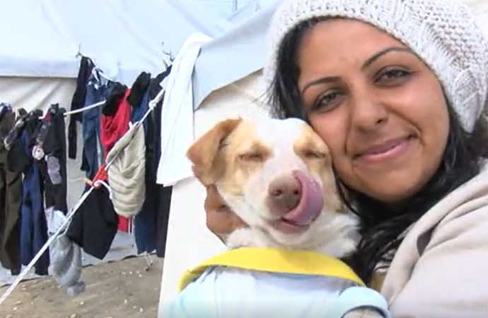Deprem sırasında havlayarak sahibini uyaran köpek hayat kurtardı