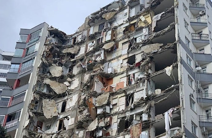 Depremde yıkılan Mete Apartmanı’nın mühendisi kendisini ‘Kusurum yok’ diye savundu
