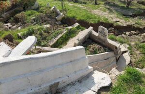 Depremlerde mezarlık tahrip oldu! 50 mezar kayıp iddiası