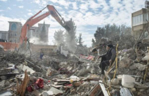 35’ten fazla kişiye mezar oldu! Depremde yıkılan sitenin müteahhidi tutuklandı