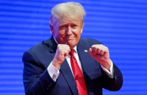 Trump’ın sabıka fotoğrafından sonra parmak izleri de gündem oldu!