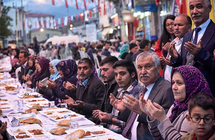 Büyükşehir’in iftar programları merkez ve kırsal ilçelerde sürüyor