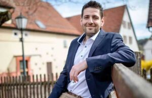 Almanya’ya mülteci olarak gelen Suriyeli belediye başkanı oldu