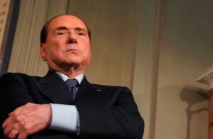 Berlusconi yoğun bakımdan çıktı!