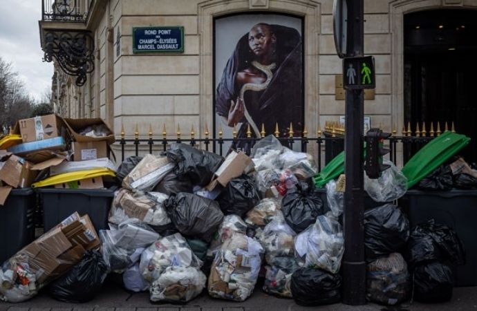 Paris’te çöpçülerden süresiz grev!