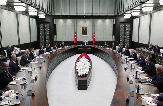 AKP karışıyor: Bazı bakanlar aday olmak istemedi