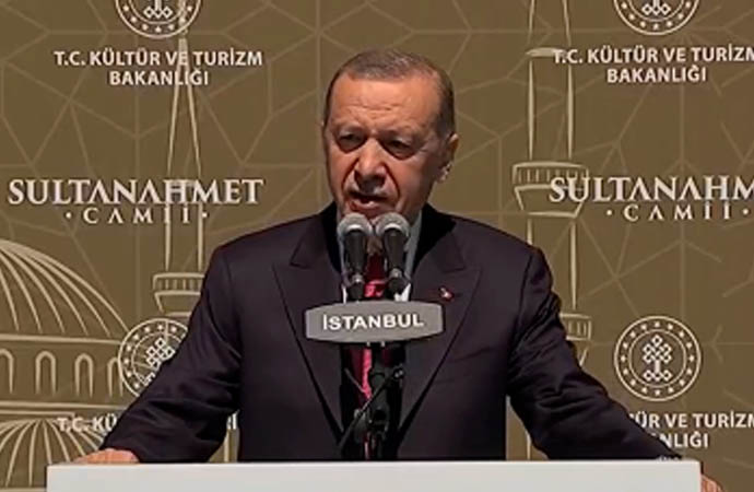 Erdoğan cami avlusunda muhalefeti yuhalayanlara destek verdi