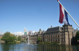 Hollanda Meclisi’ne bomba ihbarı! Bina boşaltıldı