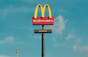McDonald’s çok sayıda çalışanı işten çıkarmaya hazırlanıyor