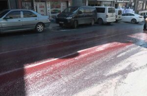 Esnaf endişeli! İstanbul’da cadde kızıla boyandı