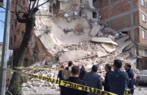 Kilis’te ağır hasarlı bina çöktü