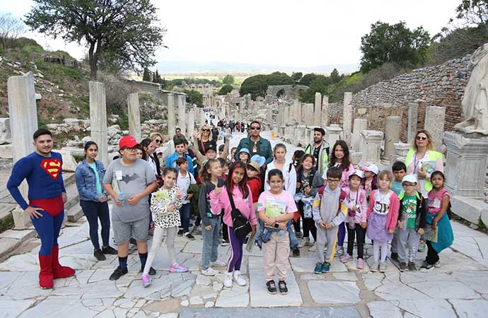 İlham veren kentin çocukları antik kenti gezdi