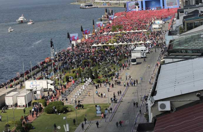 Erdoğan’ın İzmir mitinginde fotoğraf karesi ile algı