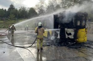 Kartal’da park halindeki İETT otobüsü yandı