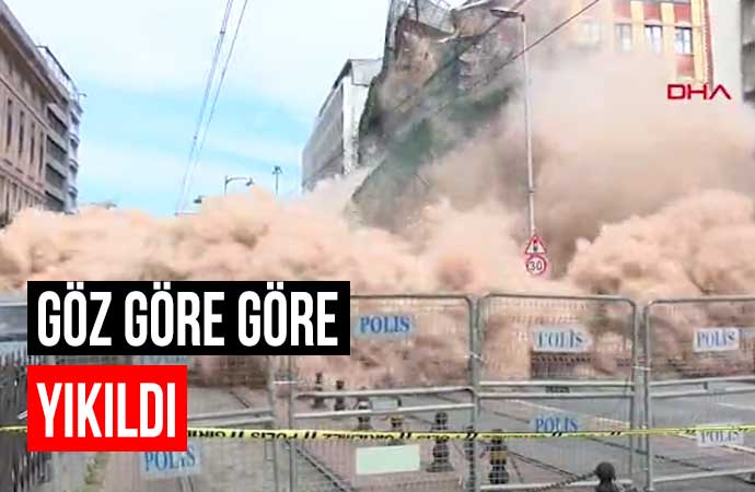 İBB’nin uyarısı dikkate alınmadı! Karaköy’deki tarihi bina toz bulutuna döndü