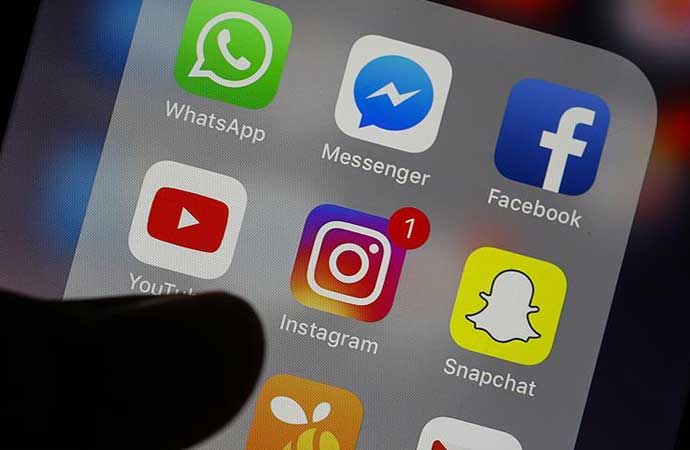 Fransa’da 15 yaşın altındakiler veli izni olmadan sosyal medya kullanamayacak