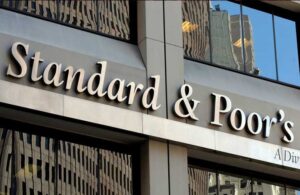 Standard Poor’s Türkiye’nin kredi notunu düşürdü