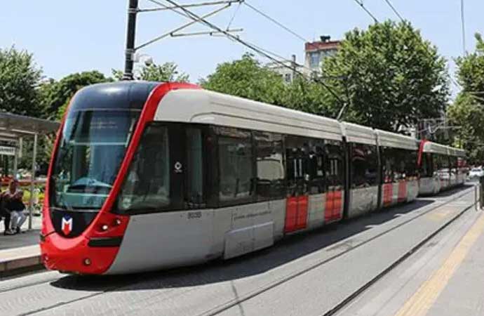 İstanbul’da tramvay raydan çıktı!
