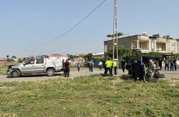 Siirt’te zırhlı polis aracı ile kamyonet çapıştı! 5’i polis 6 yaralı