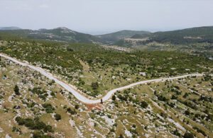 Tarsus Belediyesi asfaltlıyor, köy yollarının mesafesi kısalıyor