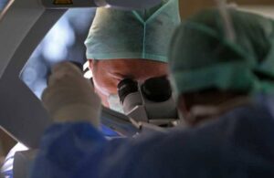 Dünyada ilk! Anne karnındaki bebeğe beyin ameliyatı yapıldı