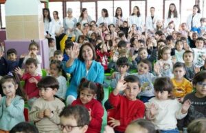 Selvi Kılıçdaroğlu Antalya’da kreş ziyaret edip gül fıdanı dikti! “Çocuklar hep gülsün diye tüm çabamız”