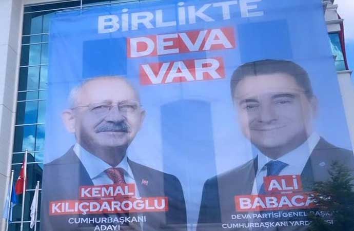 DEVA Partisi binasına Babacan ve Kılıçdaroğlu afişi
