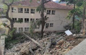 Öğrenciler dersteyken istinat duvarı okul bahçesine çöktü!