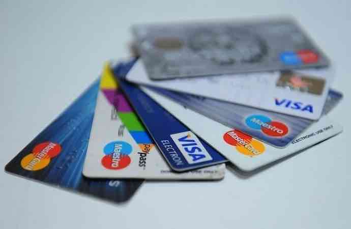 Nakit avans çekenlere kötü haber! Kredi kartı faizlerinde üst limit arttı