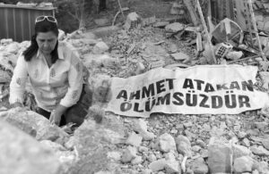 Gezi direnişinde vefat eden Ahmet Atakan’ın annesi enkazda oğlunun hatıralarını aradı