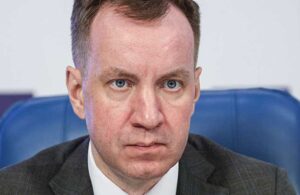 Rus bakan yardımcısı uçakta hayatını kaybetti