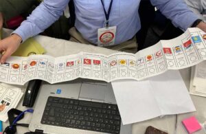 Pusulaları mutlaka kontrol edin! Avustralya’da koliden AKP damgalı oy pusulaları çıktı